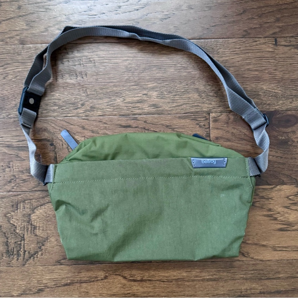 EUC Bellroy Ranger Green Sling Bag